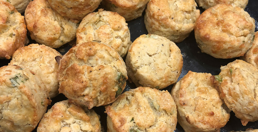 SCONES DE QUESO GOUDA Y CEBOLLINA